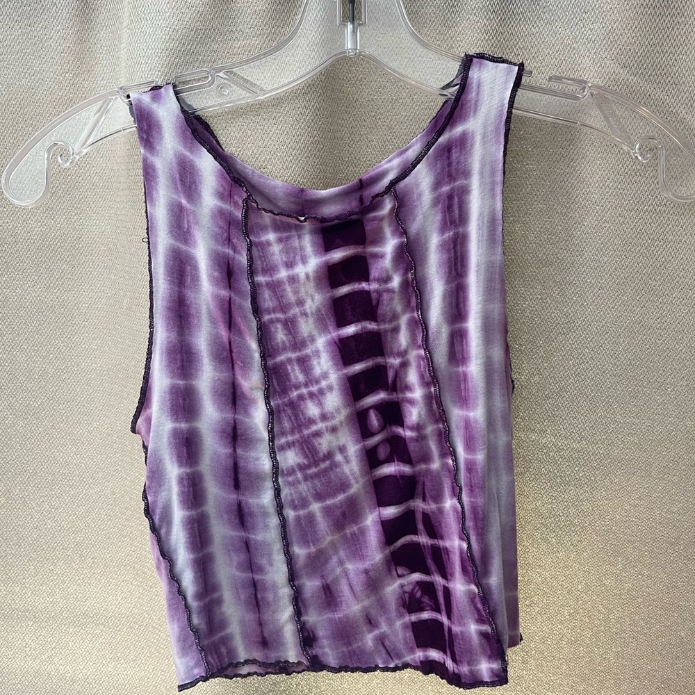 purple tank top